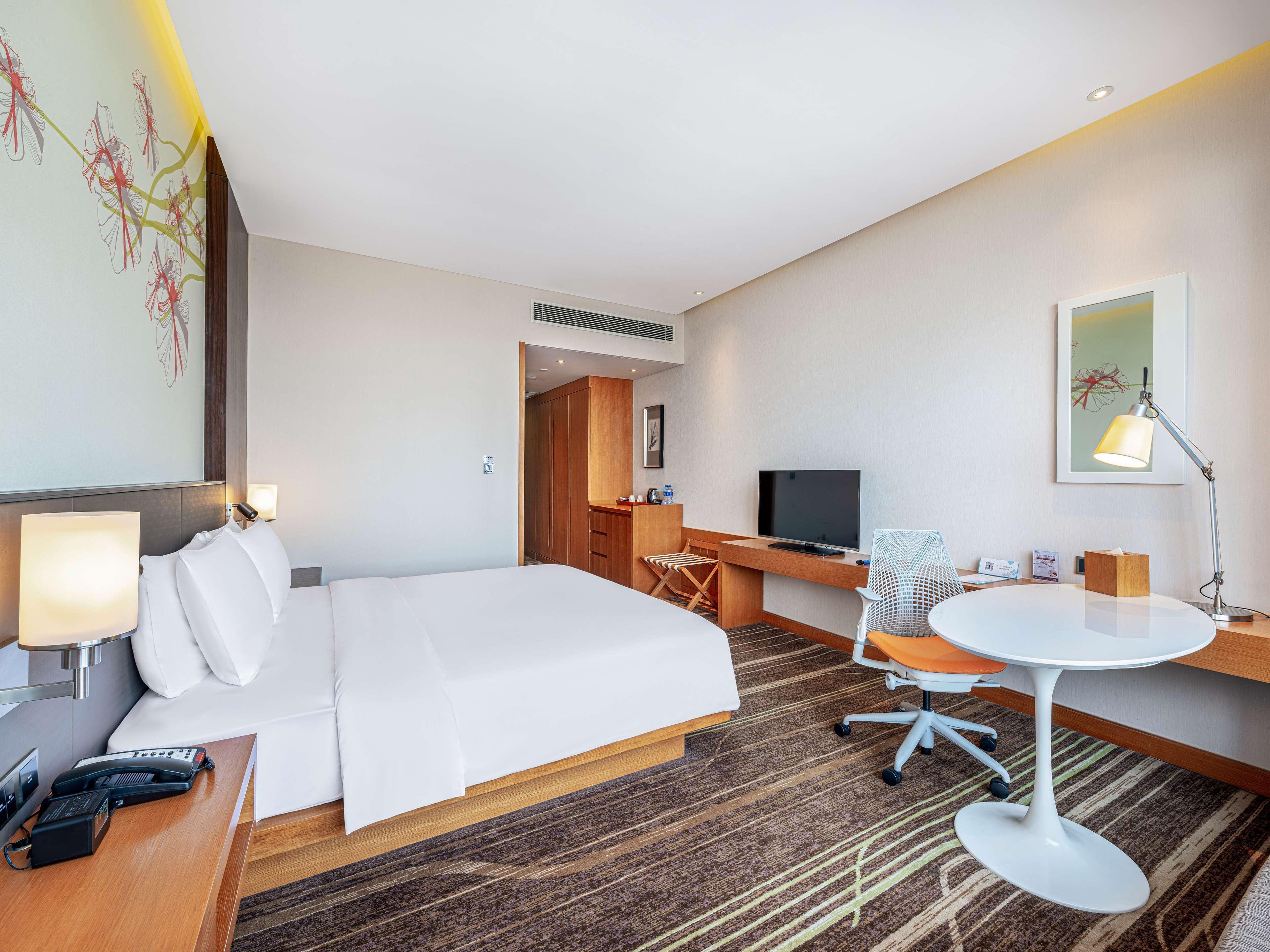 Hilton Garden Inn Chengdu Huayang Экстерьер фото